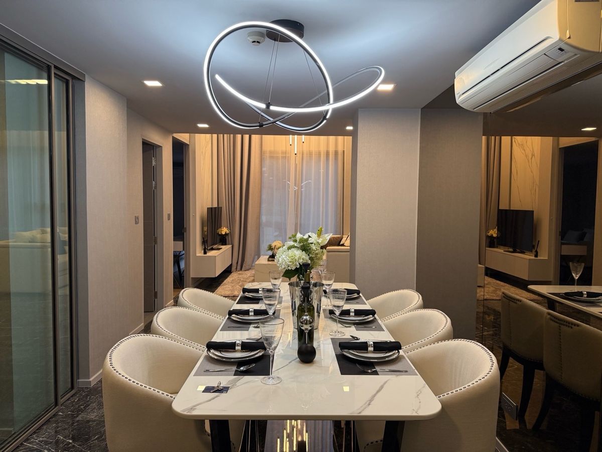 ให้เช่าคอนโดสุขุมวิท อโศก ทองหล่อ : For Rent!! Ashton Residence 41**Pet Friendly🐶🐱** Rent Price!! 160,000฿ per month❤️‍🔥3-storey Duplex 3 Bedrooms 3 Bathrooms size 131.69 sq.m. Contract Aomam (agent) Tel./Line id : 0955871692 WhatsApp : +66 95 587 1692