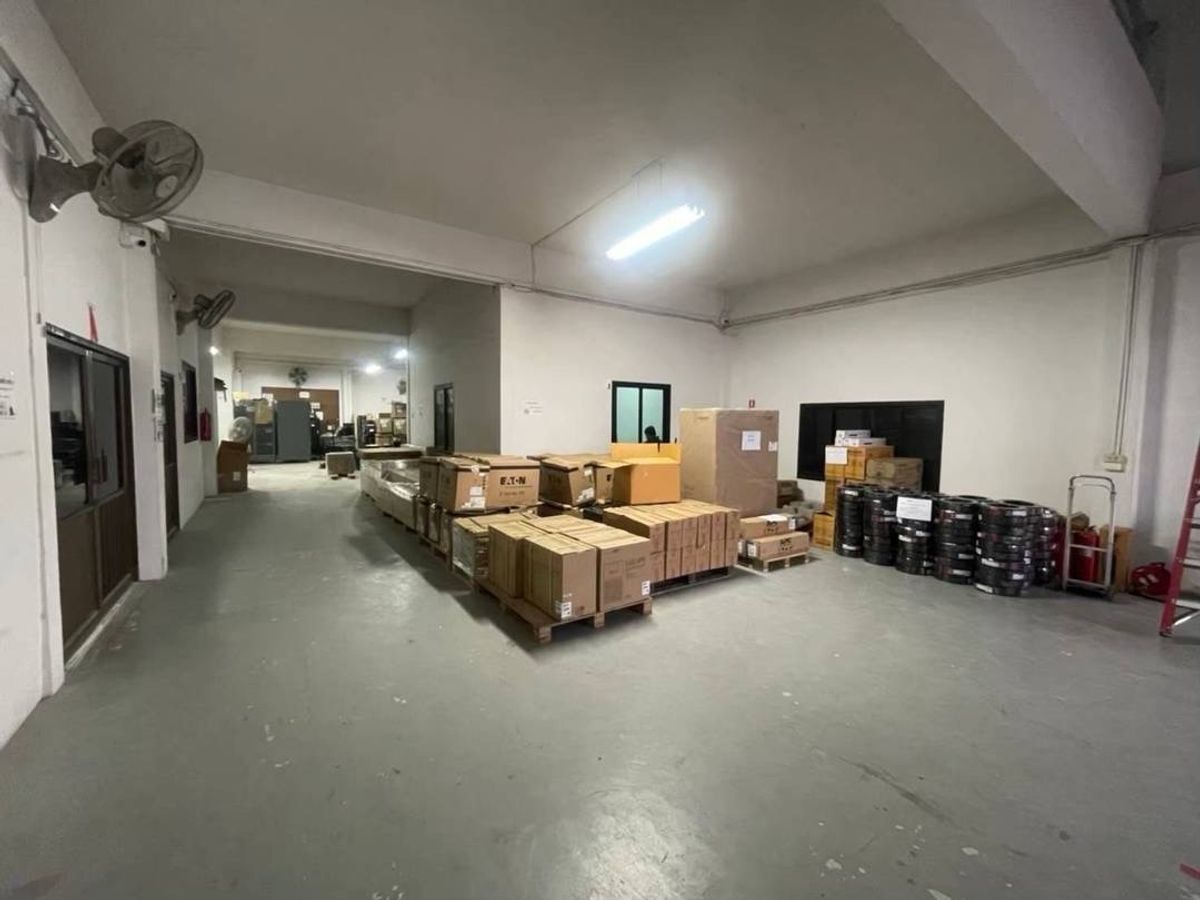 For SaleOfficeNonthaburi, Bang Yai, Bangbuathong : sell!!  3 -story office building with warehouses are located in the Arunsu Project. Factoryland  Kanchanaphisek Road, Bang Bua Thong, Nonthaburi, area 302.3 square wah