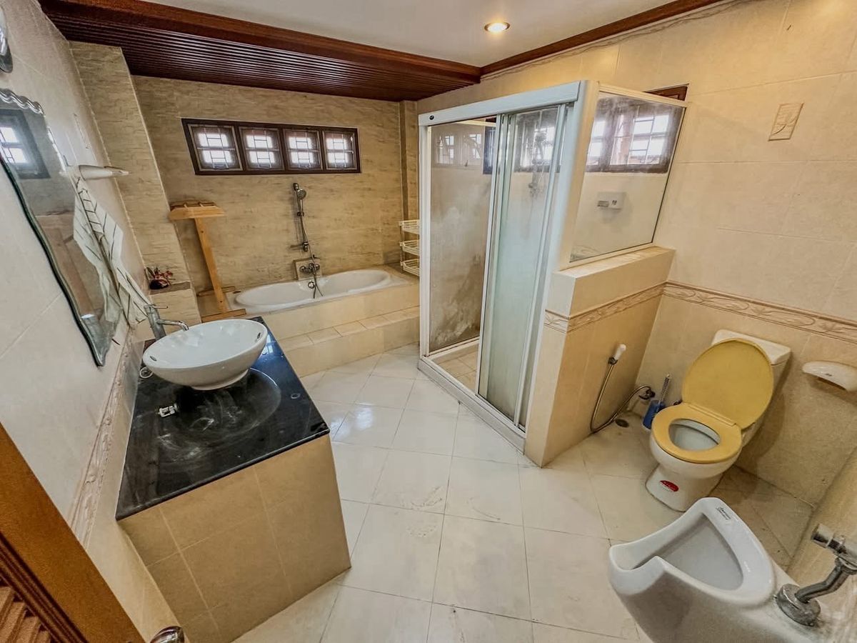 ให้เช่าบ้านนวมินทร์ รามอินทรา : 📢👇 ขาย/เช่าบ้านเดี่ยว 2 ชั้น พร้อมโกดัง เดินทางสะดวก ใกล้แหล่งชุมชน