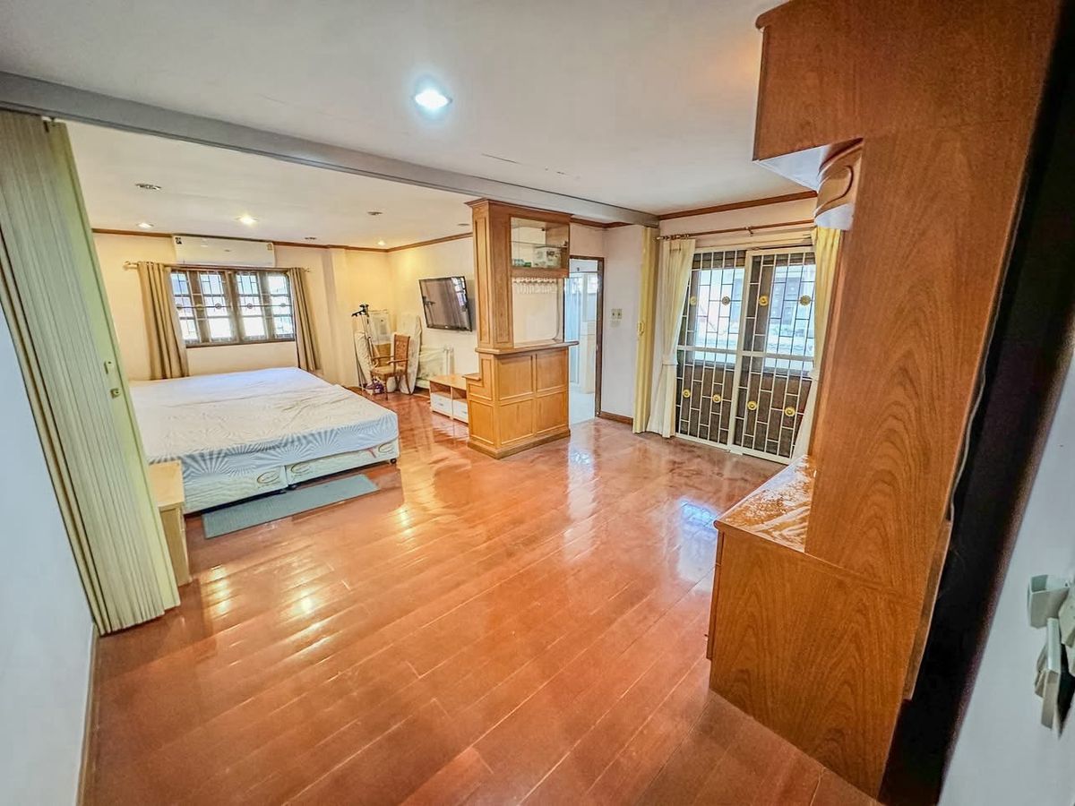 ให้เช่าบ้านนวมินทร์ รามอินทรา : 📢👇 ขาย/เช่าบ้านเดี่ยว 2 ชั้น พร้อมโกดัง เดินทางสะดวก ใกล้แหล่งชุมชน