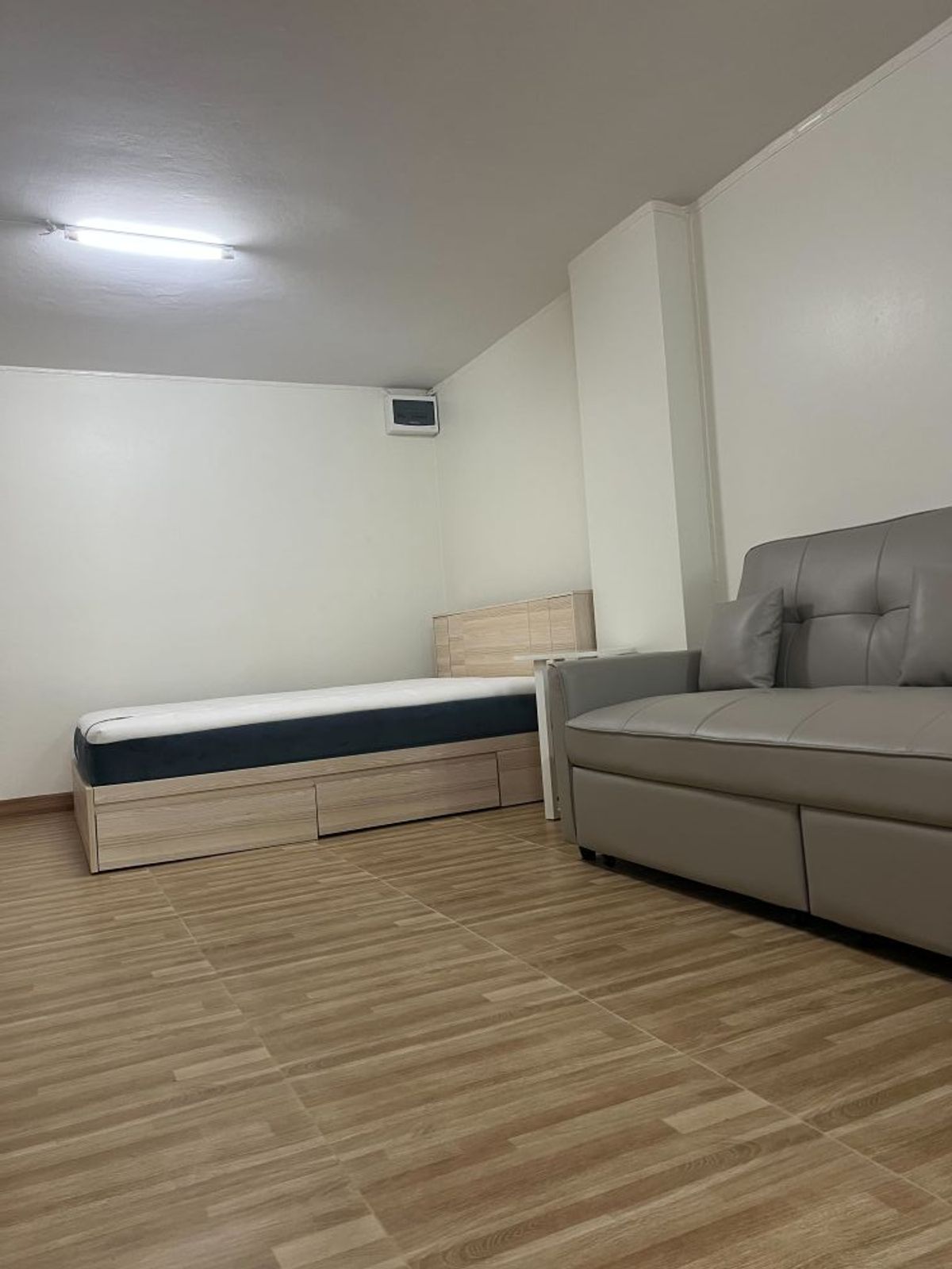 For SaleCondoRatchathewi,Phayathai : Srisawat Condo for sale, Soi Pradiphat 25, Phayathai, ready to move in Lighting location in the middle of the business area near BTS Saphan Khwai