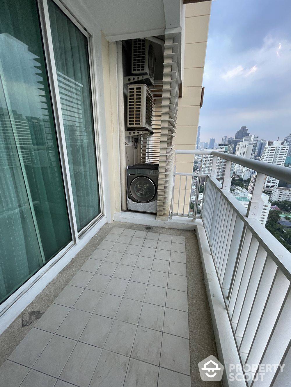 For SaleCondoSathorn, Narathiwat : 1-BR Condo at The Empire Place near BTS Saint Louis