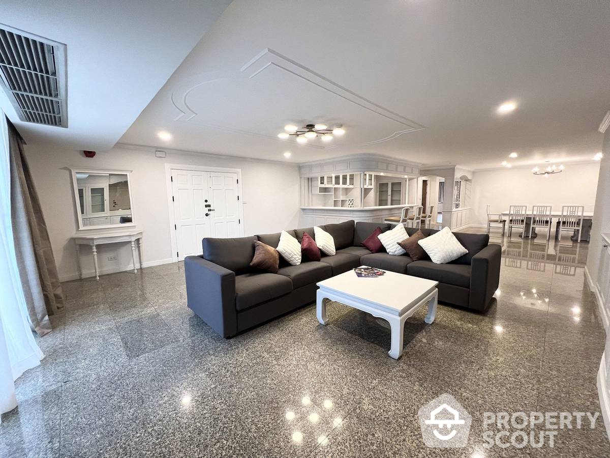 For SaleCondoSukhumvit, Asoke, Thonglor : 5-BR Condo at Oriental Towers Condominium near BTS Ekkamai