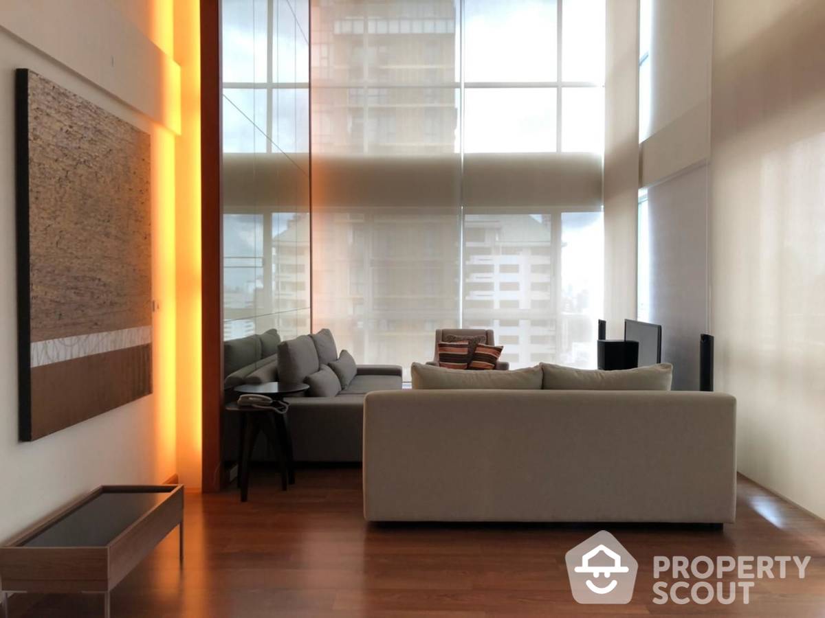 For RentCondoWitthayu, Chidlom, Langsuan, Ploenchit : 2-BR Condo at The Rajdamri near BTS Ratchadamri