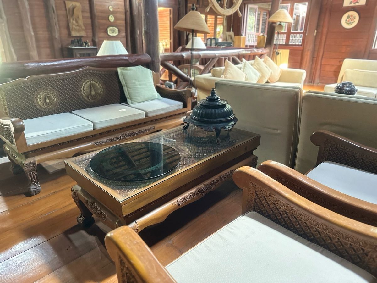 For SaleHouseChiang Mai : Land for sale with buildings, 3 houses, 5-0-28 rai, located on a hill.  The front is on the back road next to the stream. Cool weather The stream has water flowing throughout the year.  Light, Doi Saket, Chiang Mai, convenient to travel.