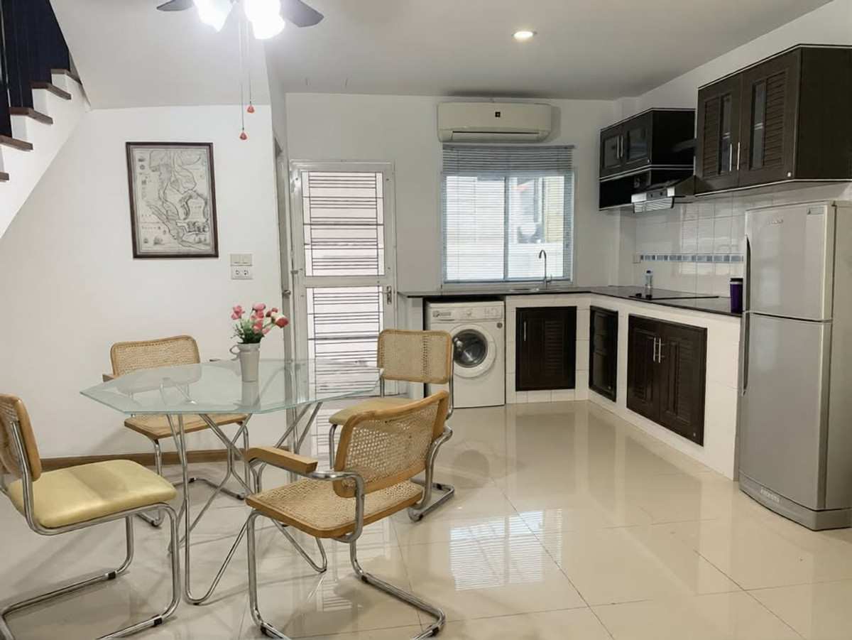 For RentTownhomeChaengwatana, Muangthong : Townhome, fully furnished, beautifully decorated, located behind Central Chaengwattana, convenient transportation.