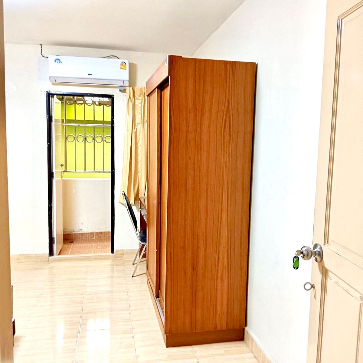 For RentPinklao, Charansanitwong : Noobi Studio, a new, new room, new air conditioner! Walk 5 minutes to the bus, Charan Sanitwong 35, call 0957414976.