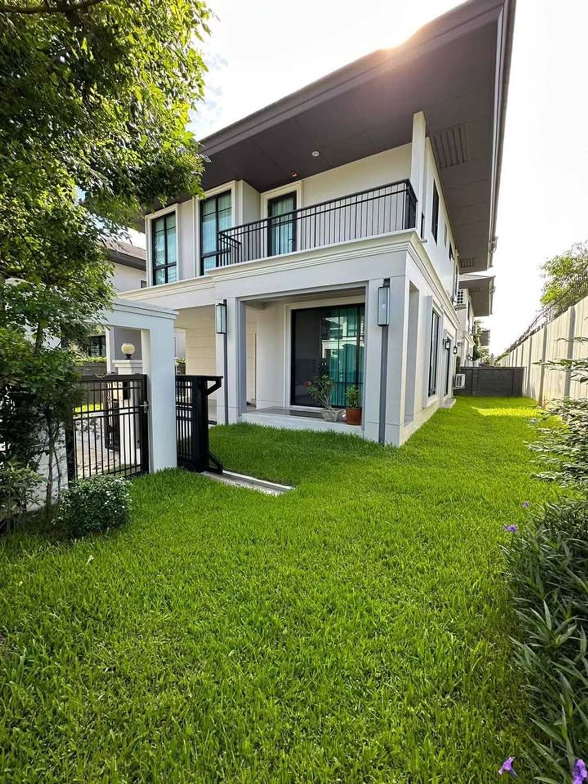 ขายบ้านพัฒนาการ ศรีนครินทร์ : 🔥(ขาย) บ้านแปลงมุม ส่วนตัว ไม่ติดใคร ✨Setthasiri Pattanakarn / 4 Bedroom (FOR SALE) / 4 ห้องนอน (ขาย) แจ้ง Code M219