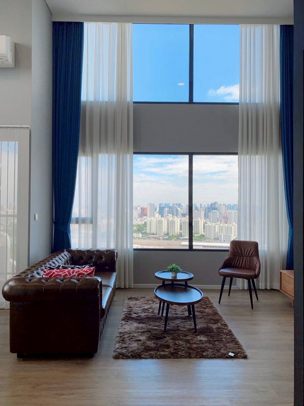 ขายคอนโดพระราม 9 เพชรบุรีตัดใหม่ RCA : 🔥 Urgent Sale! Modern 2-Bedroom Condo in Rama 9 | Landmark @MRTA Station 🔥