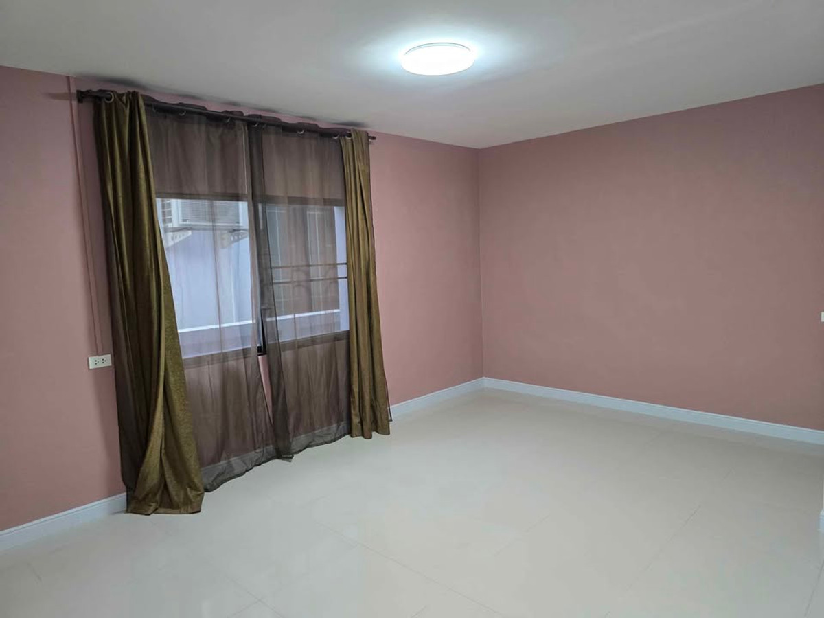 ให้เช่าบ้านนนทบุรี บางใหญ่ บางบัวทอง : บ้านเดี่ยว 4ห้องนอน มีห้องชั้น1 ไทรม้า ท่าอิฐ ใกล้ถนนใหญ่