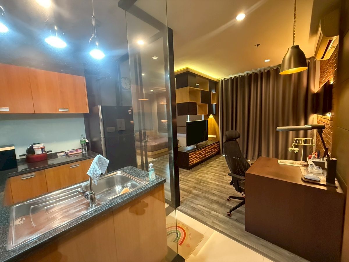 ขายคอนโดวงเวียนใหญ่ เจริญนคร : ด่วน!! ห้องสวย ราคาดี Villa Sathorn ห้องอ Studio ขนาด 40 ตรม ชั้น 10+ ทิศใต้ โทร 0968516616