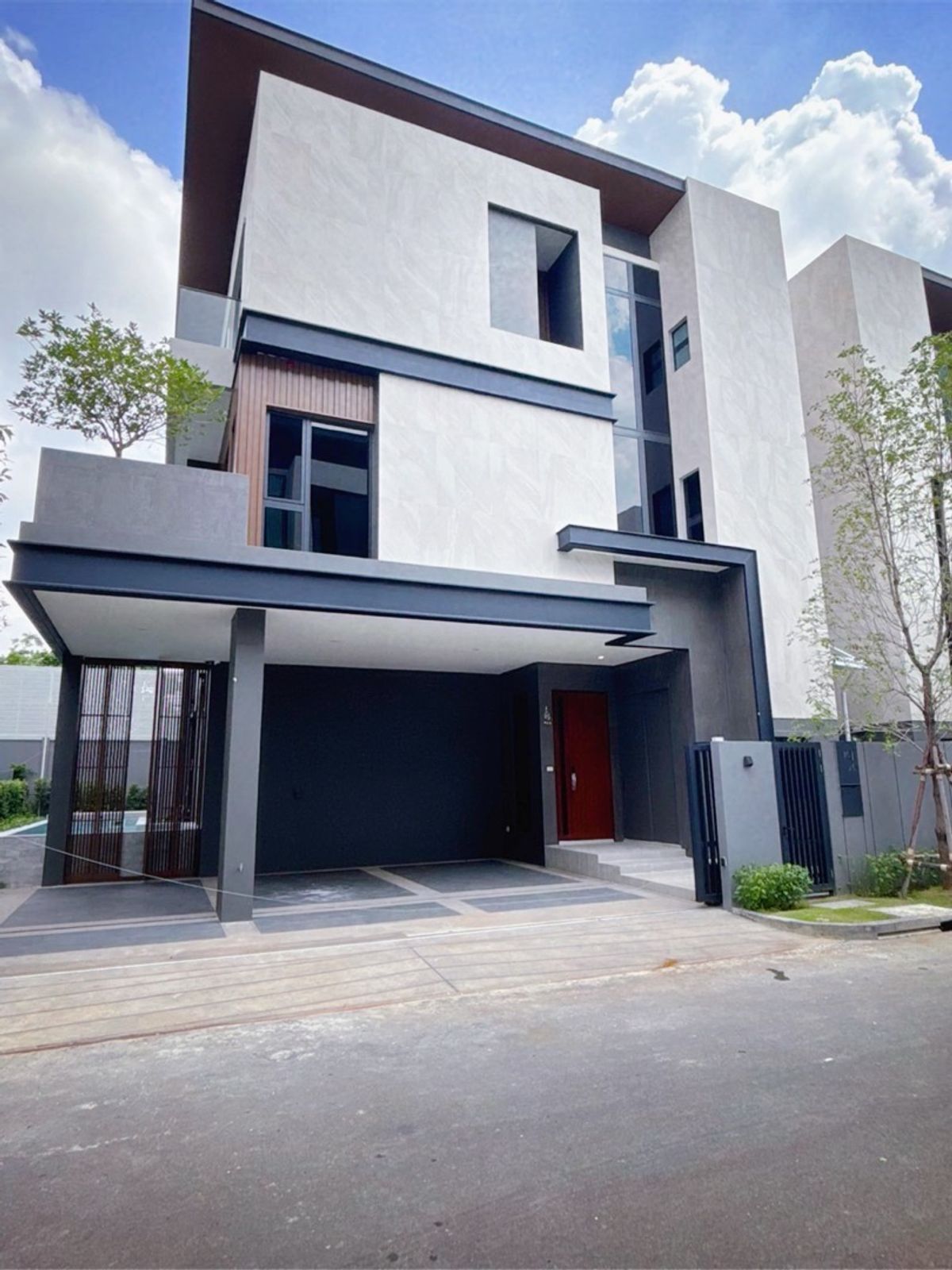 ให้เช่าบ้านเลียบทางด่วนรามอินทรา : THE HONOR YOTHINPATTANA FOR RENT