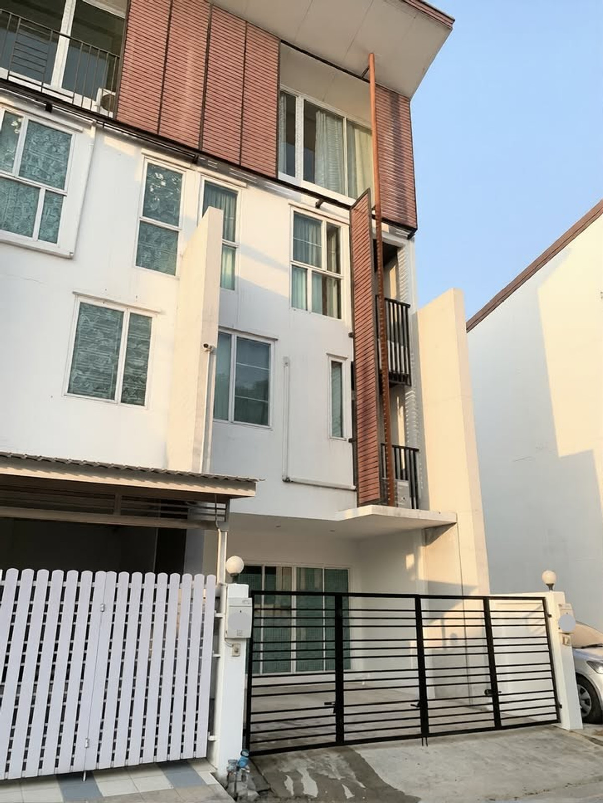 For RentTownhomeChaengwatana, Muangthong : Townhome, fully furnished, beautifully decorated, located behind Central Chaengwattana, convenient transportation.