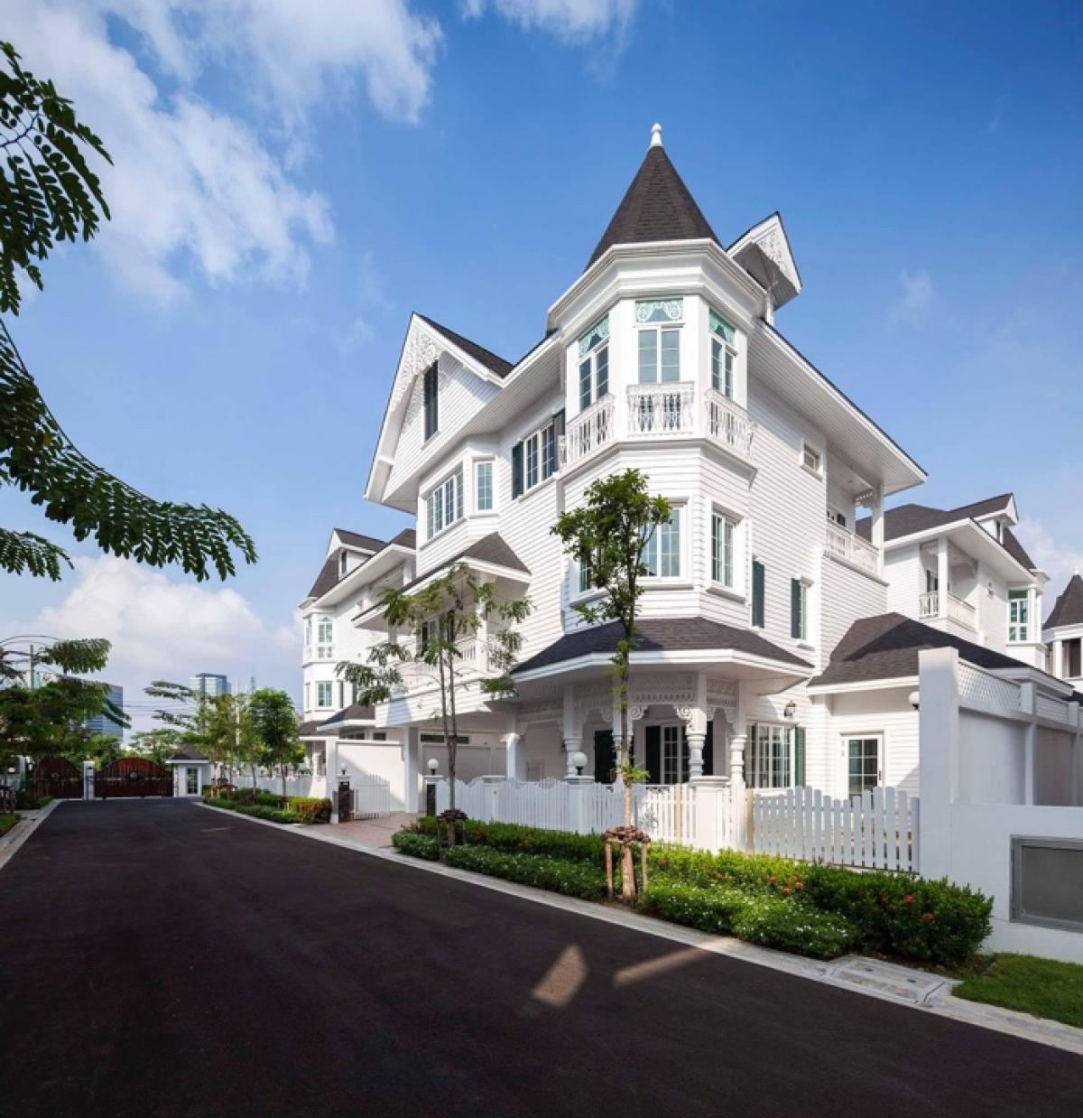 ขายบ้านบางนา แบริ่ง ลาซาล : ขายบ้านเดี่ยวพร้อมเฟอร์นิเจอร์ ย่านบางนา style europe vintageสภาพดีพร้อมอยู่ 63 ตรว.350ตรม. 4นอน 4น้ำ