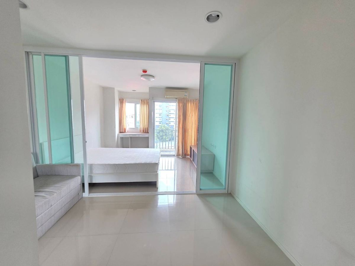 For SaleCondoBangna, Bearing, Lasalle : ★ Very special price at 950,000 baht on both sides. Bearing road has a restaurant near educational institutions for you to easily own near BTS Bearing ★ @ Kensington Beering 12 ★