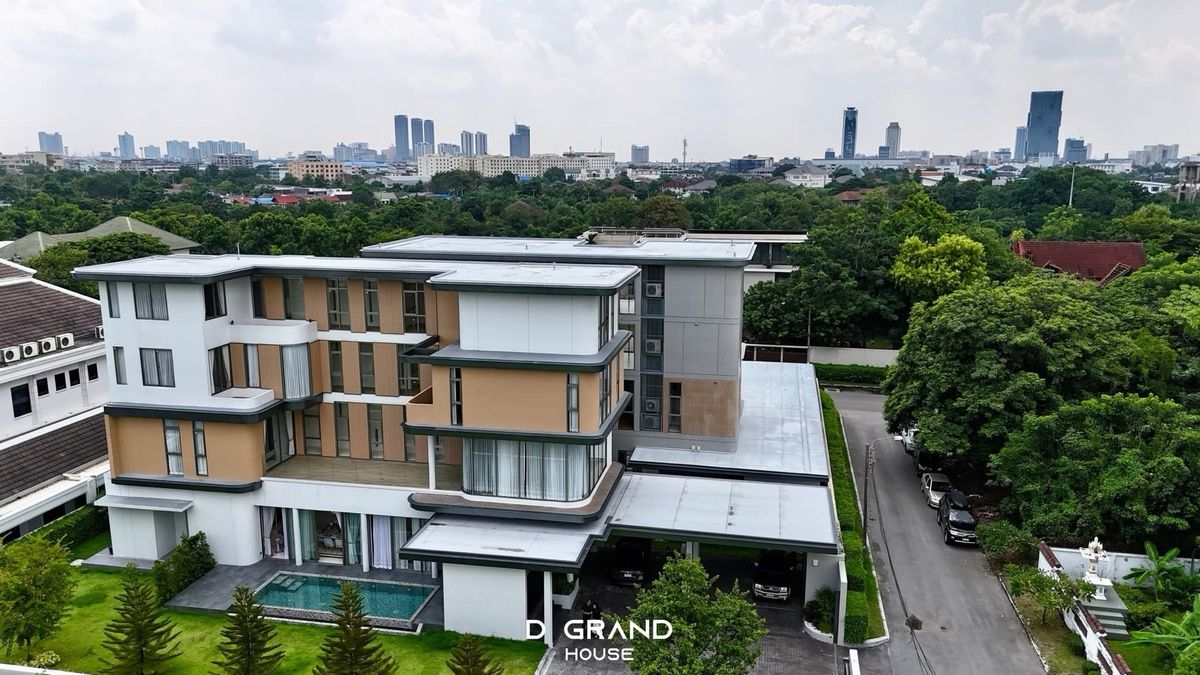 ขายบ้านพัฒนาการ ศรีนครินทร์ : 💎🔥 ลดแรง 10 ล้าน!  บ้านหรู Pool Villa 4 ชั้น พร้อมลิฟต์ส่วนตัว ใกล้สวนหลวง ร.9