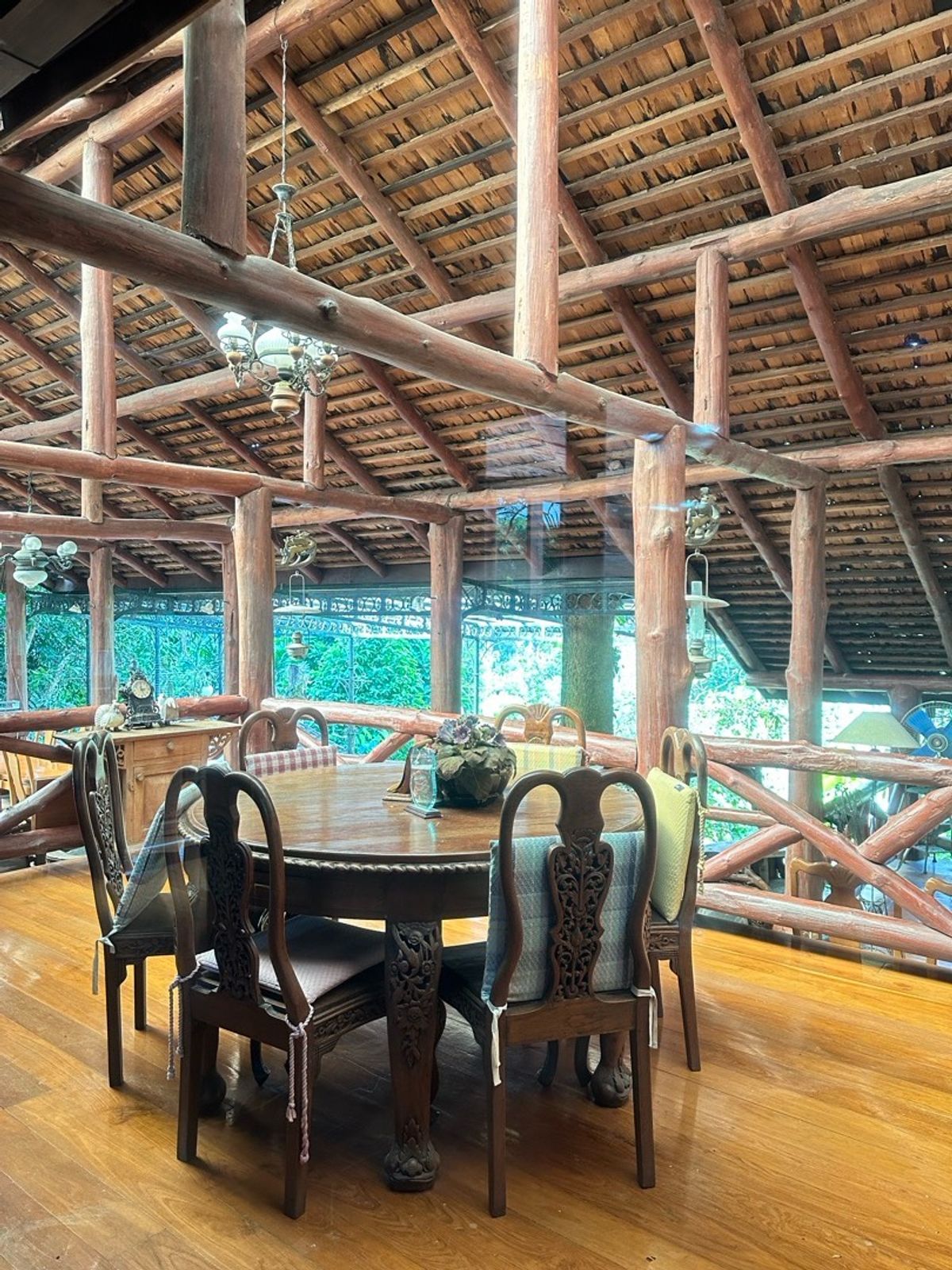 For SaleHouseChiang Mai : Land for sale with buildings, 3 houses, 5-0-28 rai, located on a hill.  The front is on the back road next to the stream. Cool weather The stream has water flowing throughout the year.  Light, Doi Saket, Chiang Mai, convenient to travel.