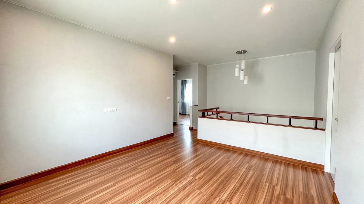 ขายบ้านปทุมธานี รังสิต ธรรมศาสตร์ : บ้านเดี่ยว 2 ชั้น  64.6 ตารางวา ศุภาลัย การ์เด้นวิลล์ กรุงเทพฯ-ปทุมธานี พื้นที่ใช้สอย  197 ตารางเมตร  4 ห้องนอน 3 ห้องน้ำ