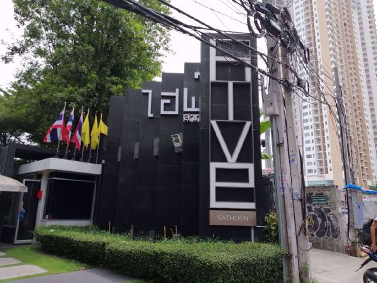For SaleCondoWongwianyai, Charoennakor : Hot Deal Only 3.85 MB Best Prise in the building Hive Sathrn 1Bed 40 Sqm Call 0968516616