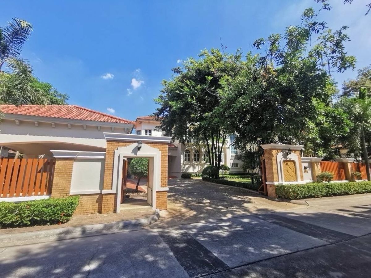 ให้เช่าบ้านบางนา แบริ่ง ลาซาล : ให้เช่า!! บ้านเดี่ยวหรูระดับระดับ Luxury โครงการพฤกษ์ภิรมย์รีเจ้นท์สุขุมวิทในเครือควอลลิตี้เฮ้าส์บนเนื้อที่ 542.4 ตารางวาพร้อมสระว่ายน้ำส่วนตัว 4 ห้องนอน 7 ห้องน้ำ