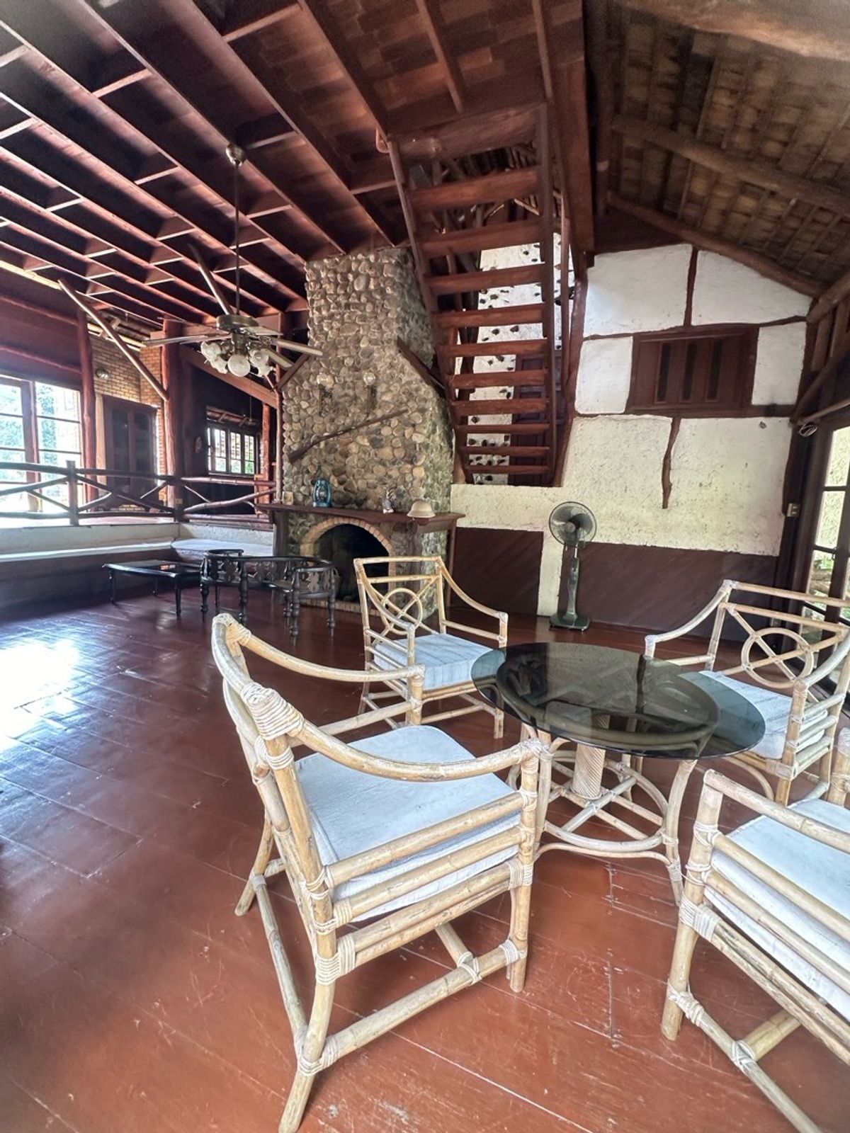 For SaleHouseChiang Mai : Land for sale with buildings, 3 houses, 5-0-28 rai, located on a hill.  The front is on the back road next to the stream. Cool weather The stream has water flowing throughout the year.  Light, Doi Saket, Chiang Mai, convenient to travel.