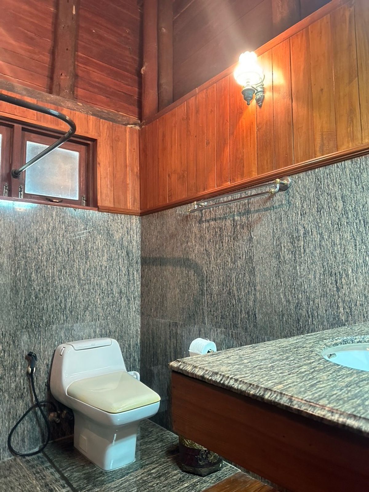 For SaleHouseChiang Mai : Land for sale with buildings, 3 houses, 5-0-28 rai, located on a hill.  The front is on the back road next to the stream. Cool weather The stream has water flowing throughout the year.  Light, Doi Saket, Chiang Mai, convenient to travel.