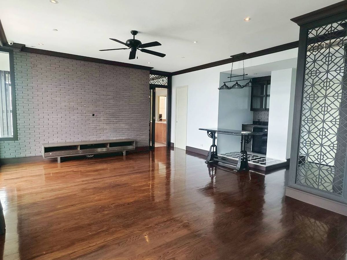 For SaleCondoSukhumvit, Asoke, Thonglor : Condo for sale Aguston Sukhumvit 22 (Pet Friendly) Medium Location Promptom /2B3B /26MB