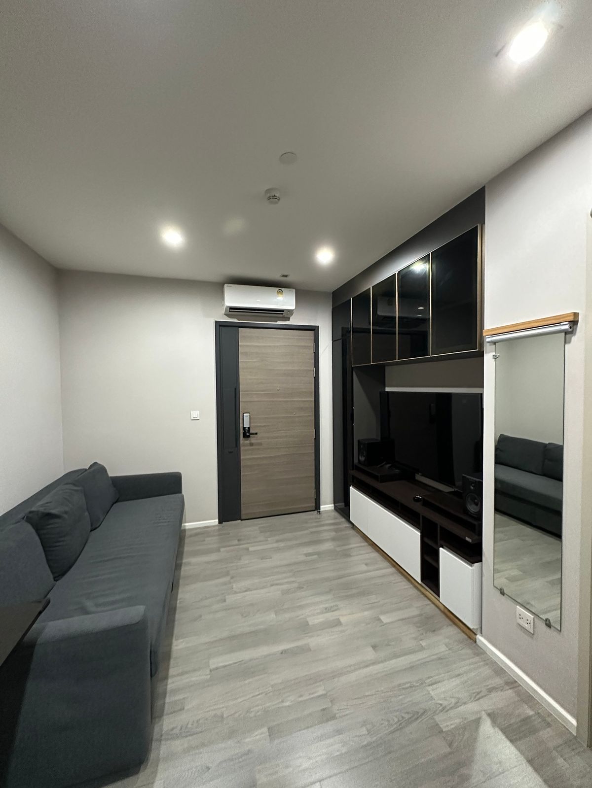 For SaleCondoSathorn, Narathiwat : Urgent sale !!! The Room Sathorn-St. Louis 1 Bedroom 35 sqm. Beautiful room, good condition, the owner is in the appointment.