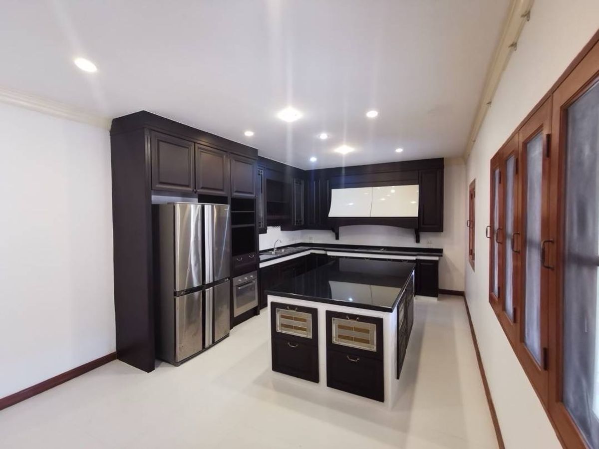 ให้เช่าบ้านบางนา แบริ่ง ลาซาล : ให้เช่า!! บ้านเดี่ยวหรูระดับระดับ Luxury โครงการพฤกษ์ภิรมย์รีเจ้นท์สุขุมวิทในเครือควอลลิตี้เฮ้าส์บนเนื้อที่ 542.4 ตารางวาพร้อมสระว่ายน้ำส่วนตัว 4 ห้องนอน 7 ห้องน้ำ