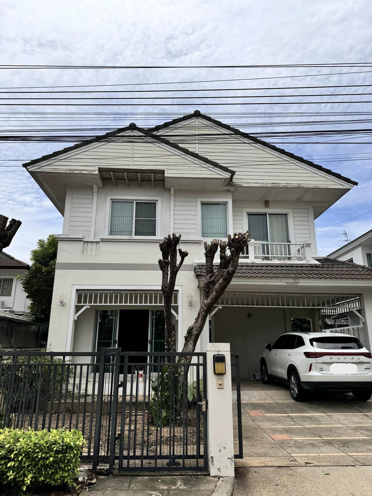 For RentHouseRama5, Ratchapruek, Bangkruai : house on Bang Kruai Road, opposite Rama 5 Market, close to DBS, 3 bedrooms, 3 bathrooms.