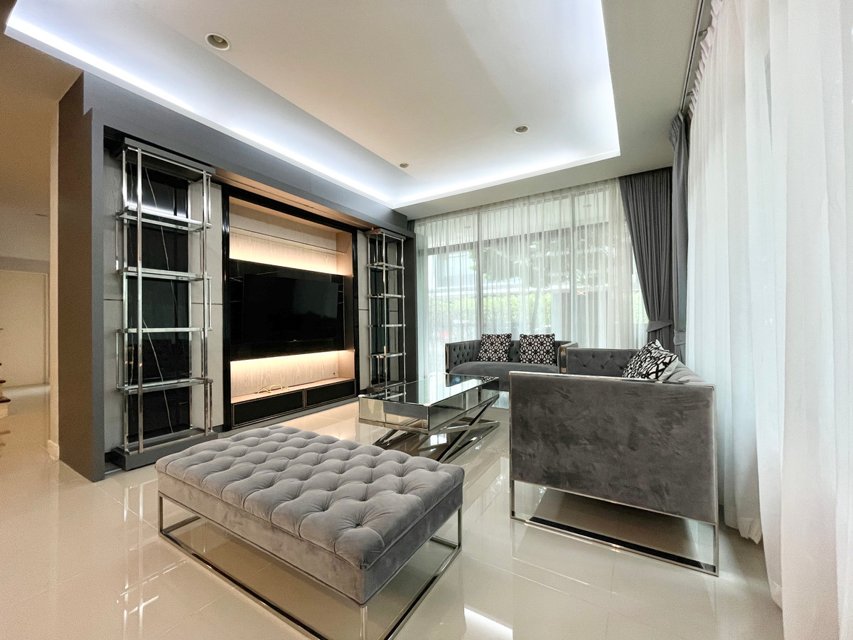 บ้านพัฒนาการ ศรีนครินทร์ : ให้เช่า เศรษฐสิริ กรุงเทพกรีฑา แปลงมุม 4 ห้องนอน ใกล้ Brighton College 