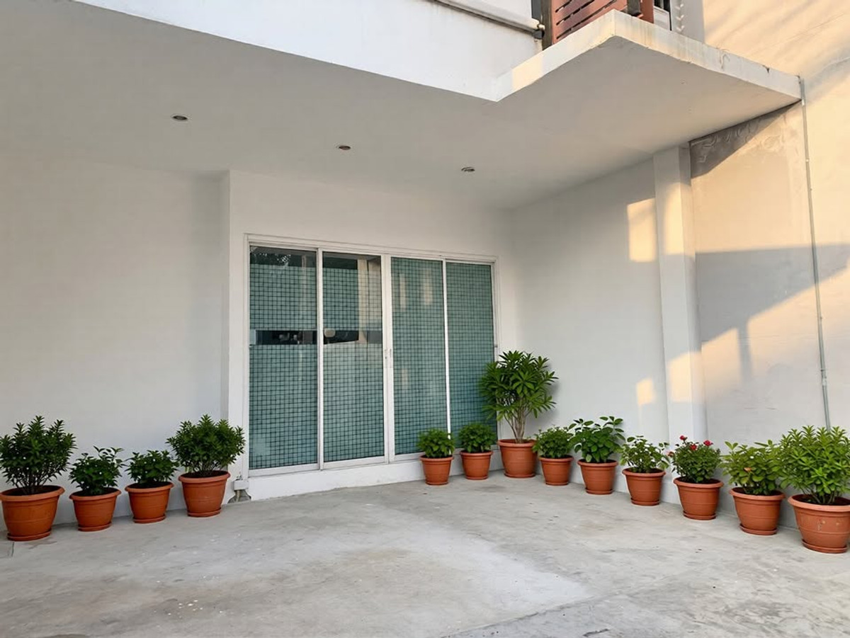 For RentTownhomeChaengwatana, Muangthong : Townhome, fully furnished, beautifully decorated, located behind Central Chaengwattana, convenient transportation.