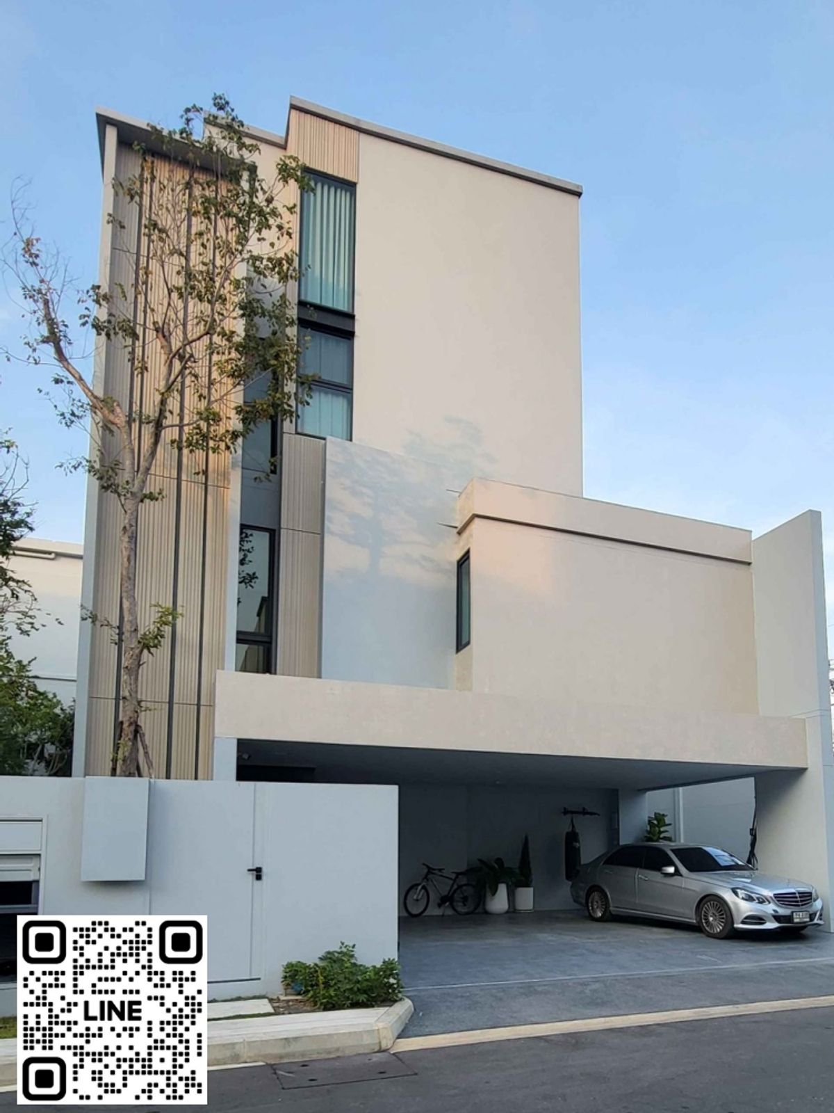 บ้านพัฒนาการ ศรีนครินทร์ : 📲Line ID @556ryccg ✨เช่า/ขาย 4 ห้องนอน 421 ตรม ที่ดิน 86ตรว VIVE วีเว่ กรุงเทพกรีฑา พร้อมเฟอร์นิเจอร์ และ ลิฟท์ ใกล้โรงเรียนWellington Brighton