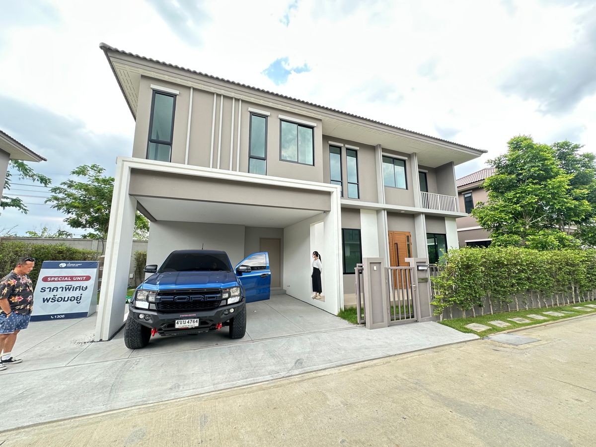 ให้เช่าบ้านปทุมธานี รังสิต ธรรมศาสตร์ : บ้านเดี่ยว Siamese Holm พหล - วิภาวดี พร้อม Solar cell  ใกล้ฟิวเจอร์ รังสิต และทางด่วน Tollway