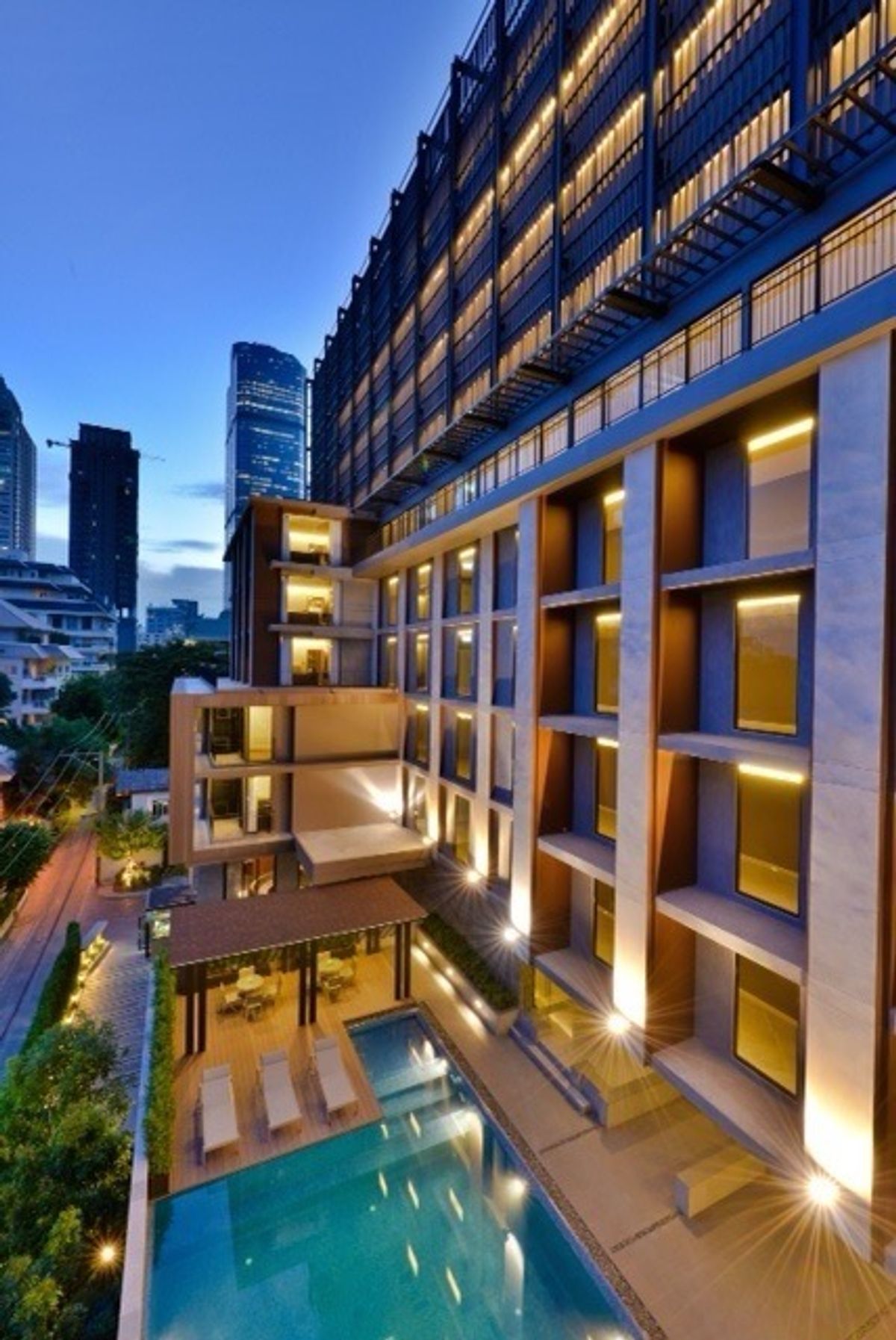 For SaleCondoSathorn, Narathiwat : Selling the Hudson Sathorn 7, located on the 6th floor, is a corner room and arranges a balcony behind the room as a lawn.