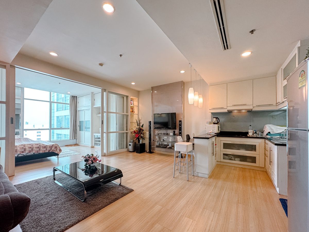 For SaleCondoSathorn, Narathiwat : 📍 Request to release the condo & quot; Ban Sathorn-Chao Phraya & quot; High class, beautiful view, only 5.8 million to change living Your ordinary one is a special holiday.