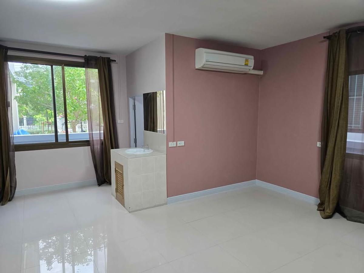 ให้เช่าบ้านนนทบุรี บางใหญ่ บางบัวทอง : บ้านเดี่ยว 4ห้องนอน มีห้องชั้น1 ไทรม้า ท่าอิฐ ใกล้ถนนใหญ่