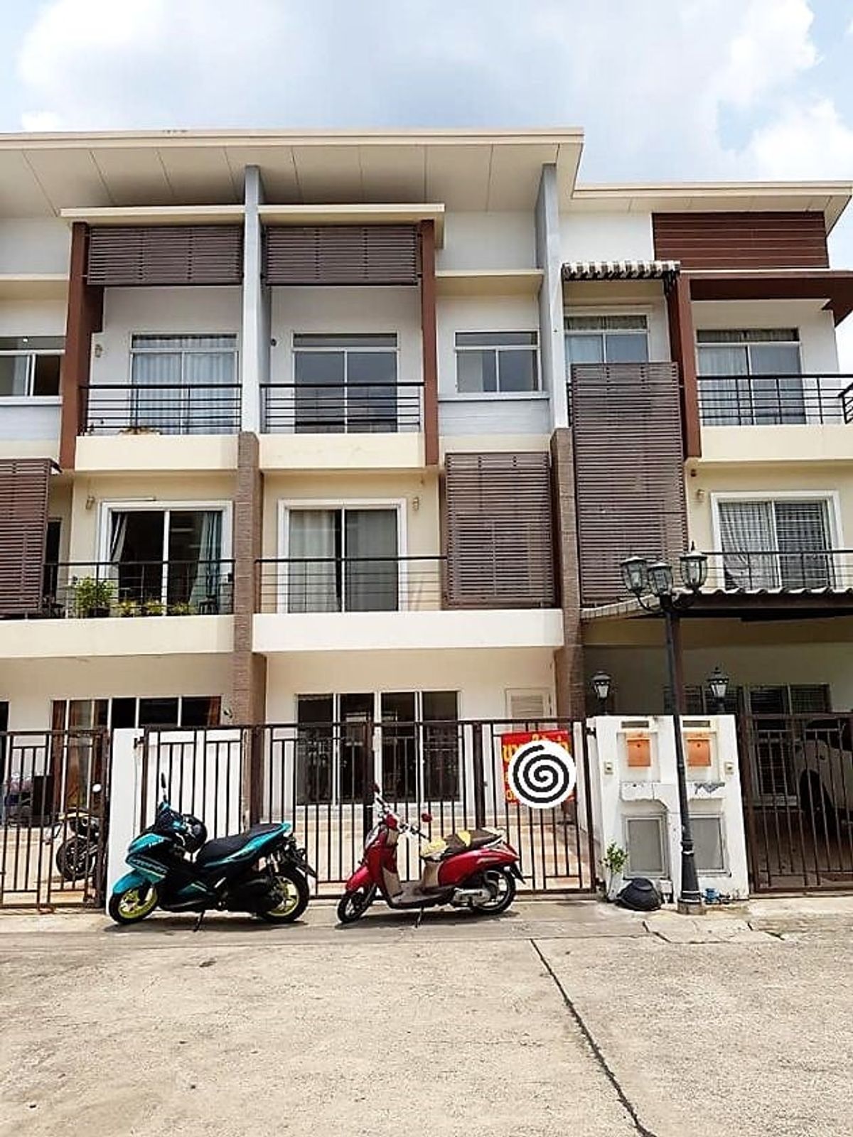 For RentTownhomeSeri Thai, Ramkhamhaeng Nida : Home office Pradit Manutham 10 ( Boonyada village )