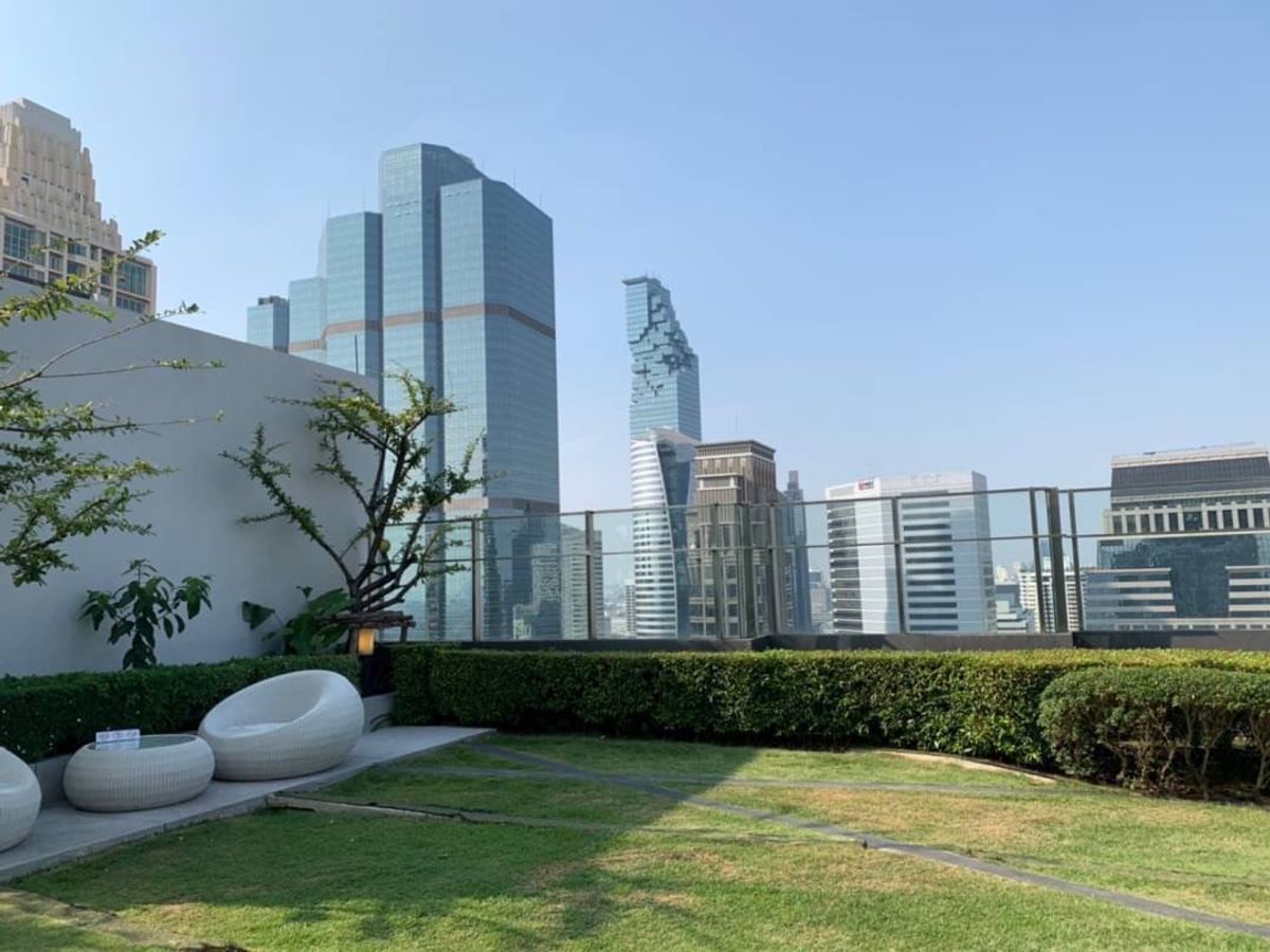 ให้เช่าคอนโดสาทร นราธิวาส : ให้เช่า RHYTHM SATHORN NARATHIWAS 600ม. BTS ช่องนนทรี เดือนละ 18,000บ. ขนาด1ห้องนอน 35 ตรม. ชั้น 18 วิวสวยหน้าโครงการ รวมที่จอดรถ1คัน ติดต่อ 0954935293 เเละ ไลน์ไอดี  jubilojoy1 ได้ตลอด 24 ชม.