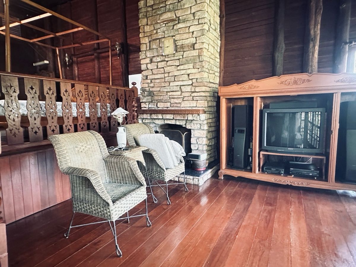 For SaleHouseChiang Mai : Land for sale with buildings, 3 houses, 5-0-28 rai, located on a hill.  The front is on the back road next to the stream. Cool weather The stream has water flowing throughout the year.  Light, Doi Saket, Chiang Mai, convenient to travel.