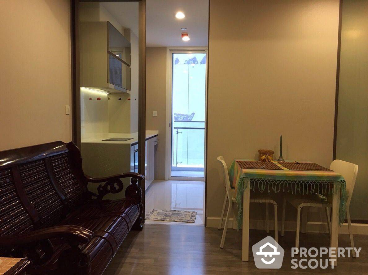 For SaleCondoSathorn, Narathiwat : 1-BR Condo at The Room Sathorn near BTS Saint Louis
