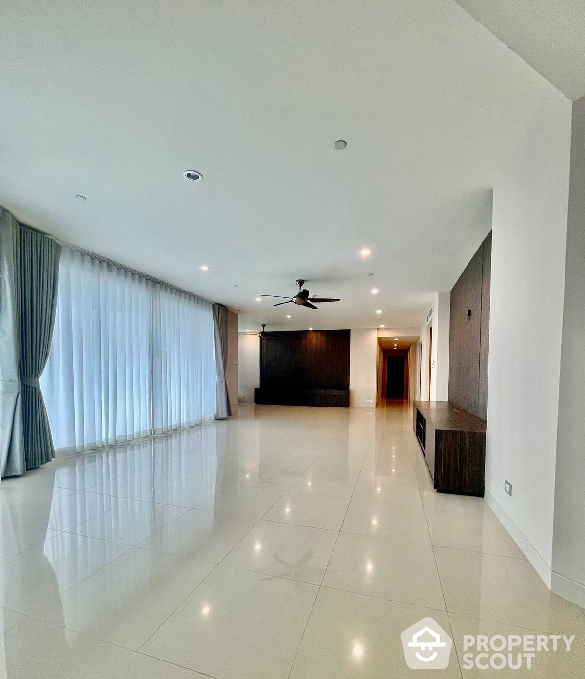 For SaleCondoWongwianyai, Charoennakor : 4-BR Condo at Watermark Chaophraya near BTS Krung Thon Buri
