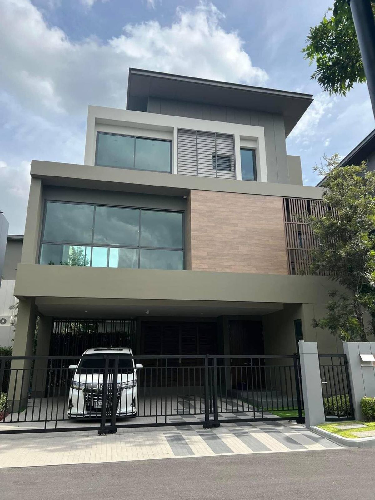 ขายบ้านพระราม 5 ราชพฤกษ์ บางกรวย : Grand Bangkok Boulevard Ratchaphruek Rama 5 I For sale 29 MB I 4 Bedrooms 5 Bathrooms I 76 sq.w. I 451 sq.m.