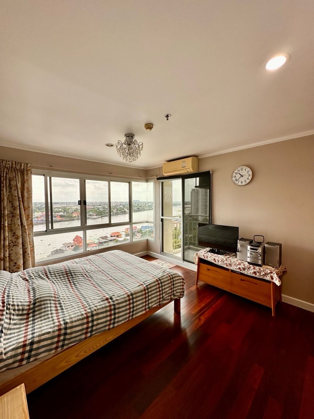 For SaleCondoRattanathibet, Sanambinna : 2 bedrooms, 180 degree river view, cool wind damaged from the earthquake, 54,000 per sqm.