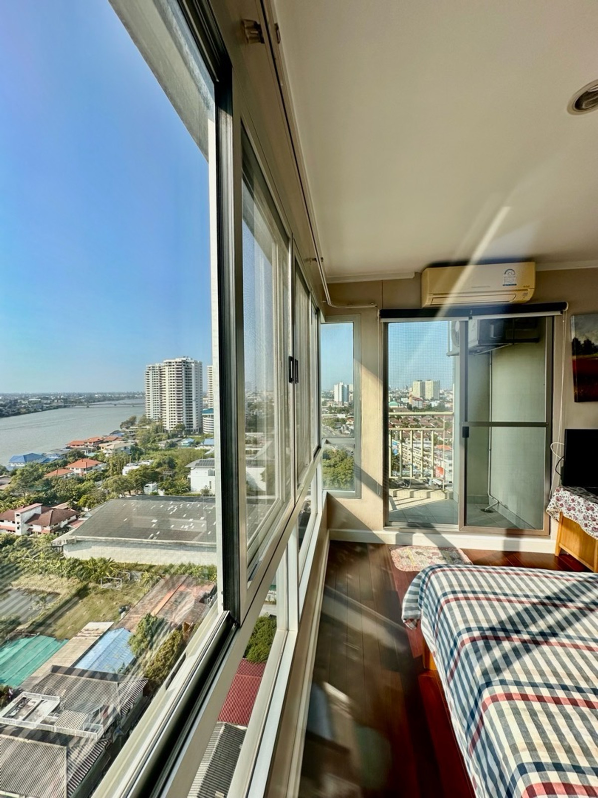 ขายคอนโดรัตนาธิเบศร์ สนามบินน้ำ พระนั่งเกล้า : 2 ห้องนอน วิวแม่น้ำ 180 องศา ลมเย็น พร้อมเข้าอยู่อาศัย ตรม.ละ 54,000 