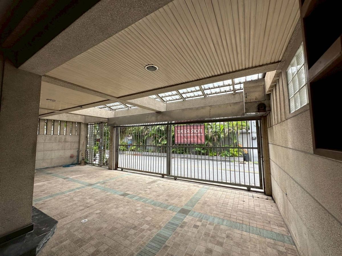 ทาวน์โฮมสุขุมวิท อโศก ทองหล่อ :  ♦ Rare Unit Townhome ♦ 3 ชั้น ขนาดที่ดิน 42.00 ตร.ว. พื้นที่ใช้สอย 500.00 ตร.ม. | 5 ห้องนอน 5 ห้องน้ำ | ใกล้ BTS ทองหล่อ