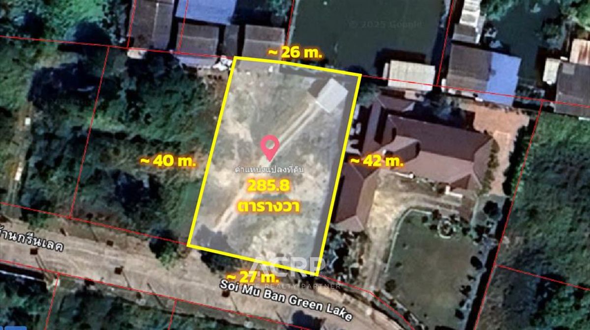 ขายที่ดินสมุทรปราการ สำโรง : ขายที่ดินเปล่าทำเลดีในโครงการหมู่บ้านกรีนเลค บางนา-ตราด ที่ดินขนาด 285.8 ตารางวา เหมาะสำหรับสร้างบ้านเดี่ยวหรือวิลล่าหรูในย่านที่พักอาศัยคุณภาพ