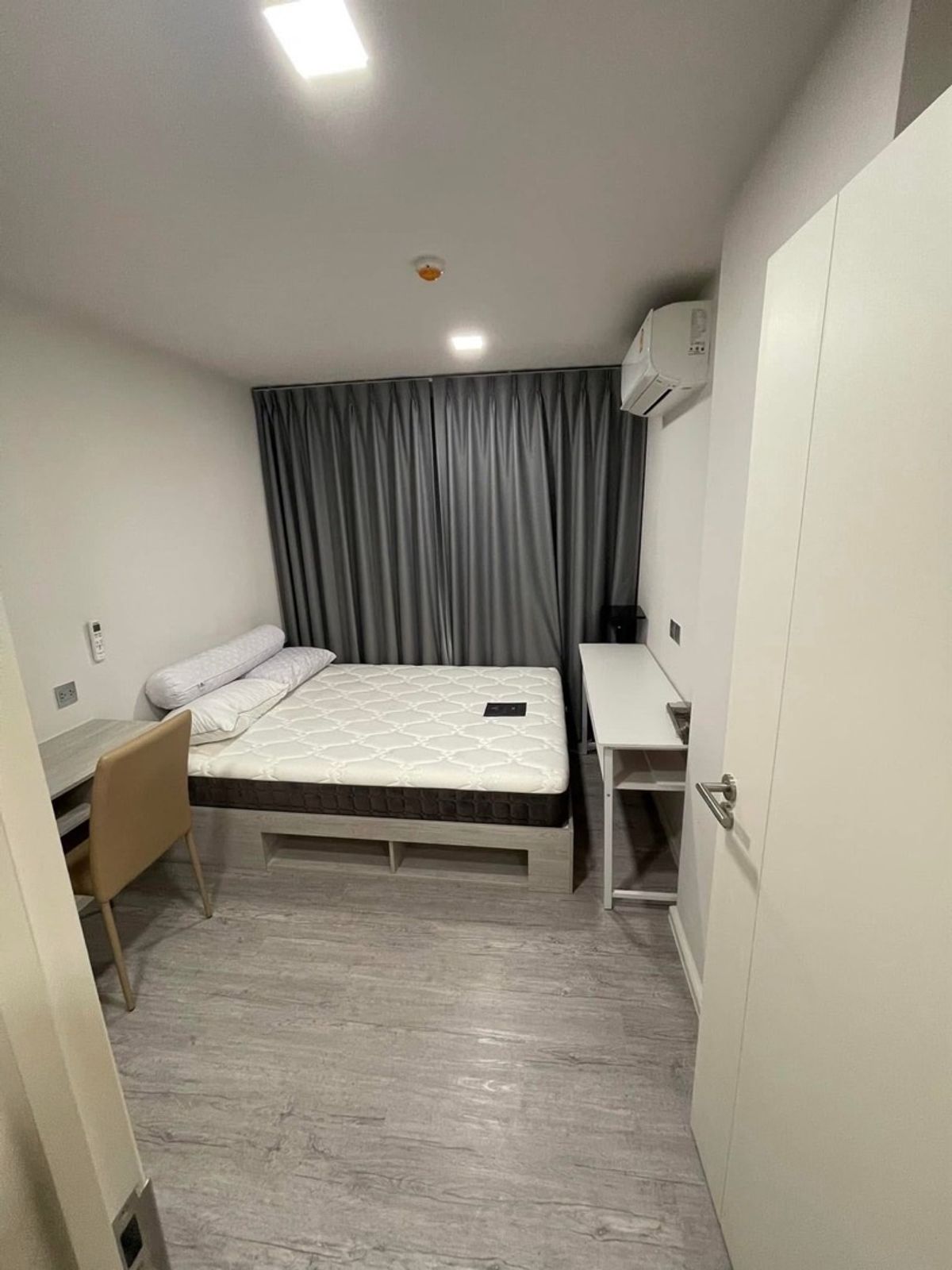 ให้เช่าคอนโดบางนา แบริ่ง ลาซาล : ให้เช่า คอนโด Atmoz Tropicana Bangna อาคาร/ตึก : E ชั้น: 4 ขนาดห้อง : 28 ตร.ม. ราคา : 11,000 บาท สถานที่ใกล้เคียง : สถานีรถไฟฟ้าสายสีเหลือง