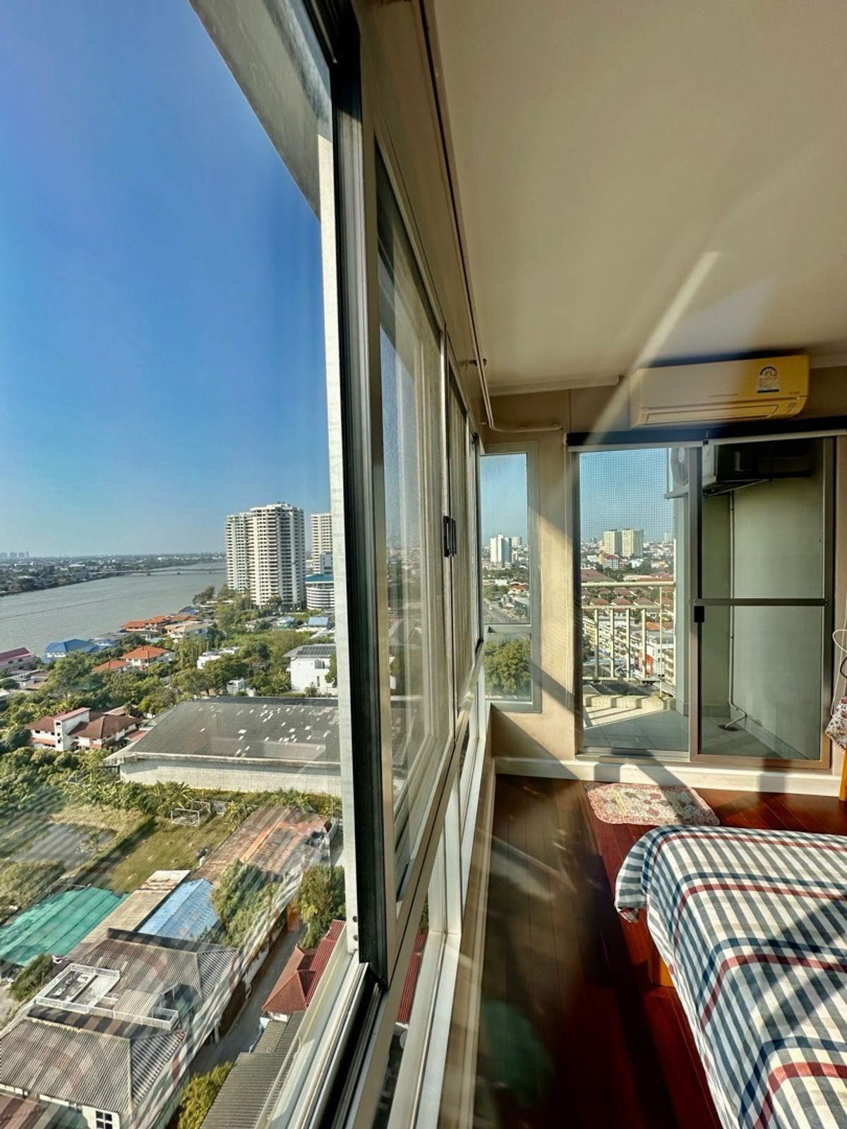 ขายคอนโดรัตนาธิเบศร์ สนามบินน้ำ พระนั่งเกล้า : 2 ห้องนอน วิวแม่น้ำ 180 องศา ลมเย็น พร้อมเข้าอยู่อาศัย ตรม.ละ 54,000 