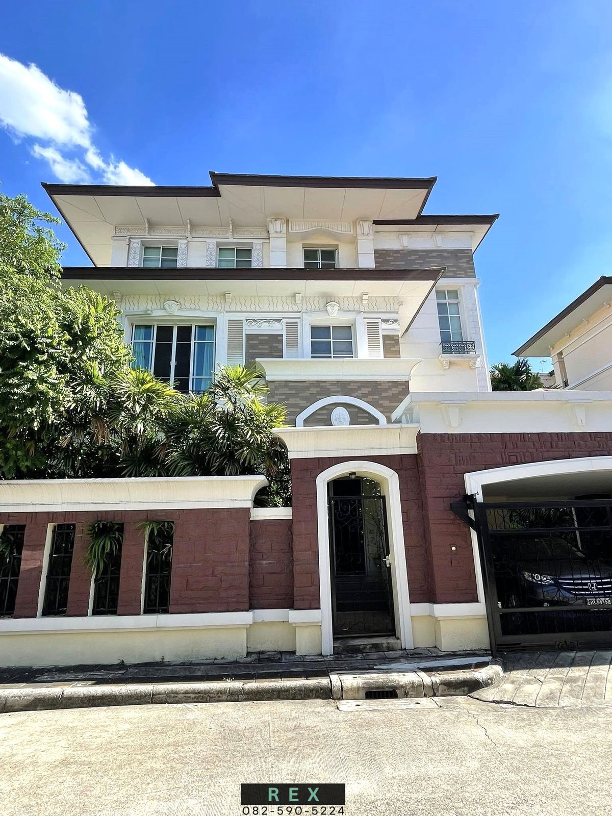 For SaleHouseSapankwai,Jatujak : Baan Klang Krung The Nice Ratchavipha House for sale, Ban Klang Krung, The Nice Ratchawipha - 3 floors, 4 bedrooms near the BTS Chatuchak Station